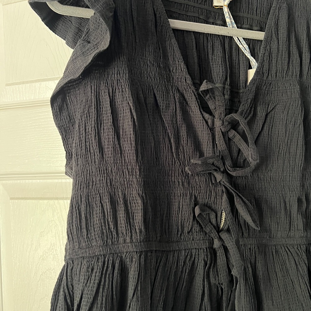 Chic Black Tie-Front Blouse - Picture 2 of 12